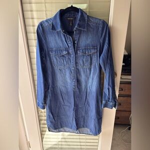 White House Black Market Lightweight Pullover w/Snaps Blue Denim Dress in Size 2